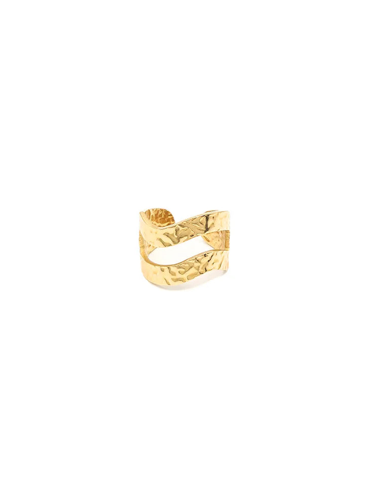 Bague large dorée martelée style vague