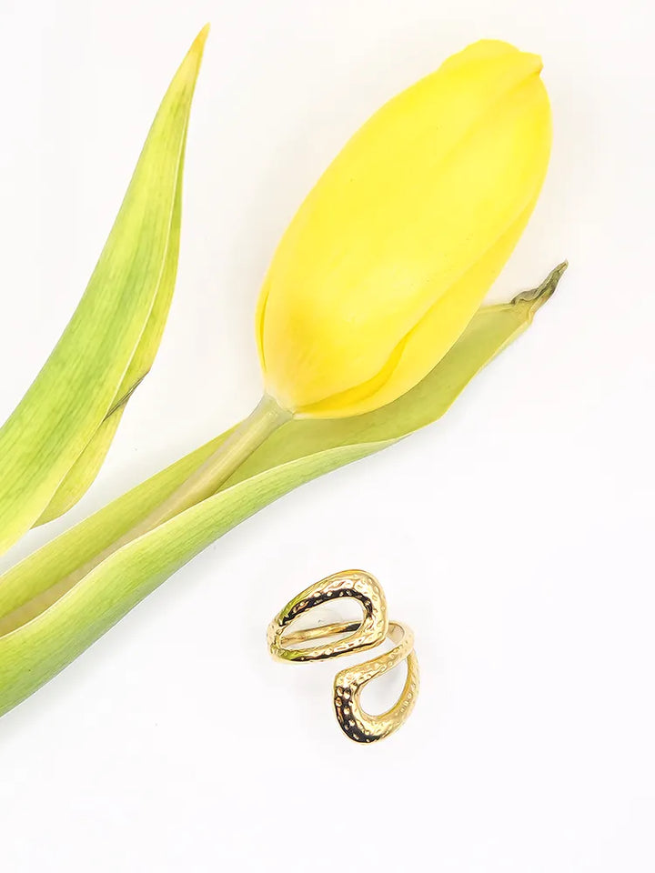 Bague femme ouverte design pétales martelés