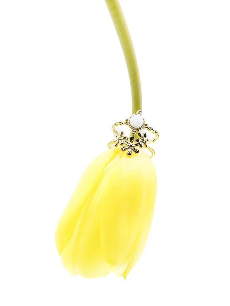 Bague dorée ajustable design fleurs et pierre blanche