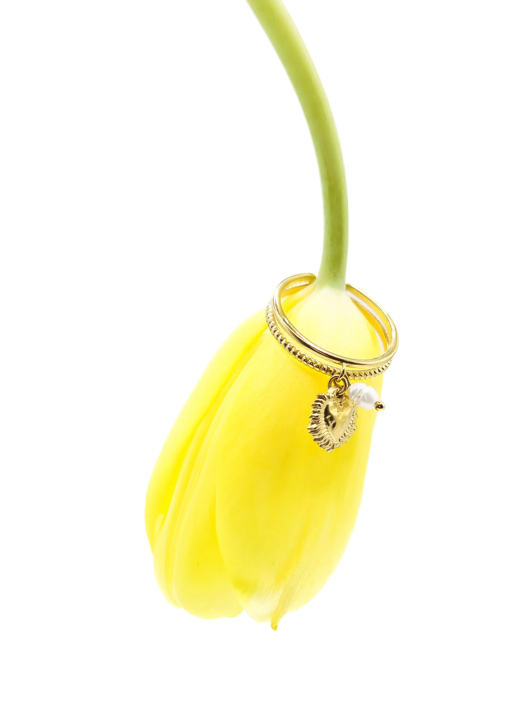 Bague dorée ouverte avec médaillon cœur et perle blanche