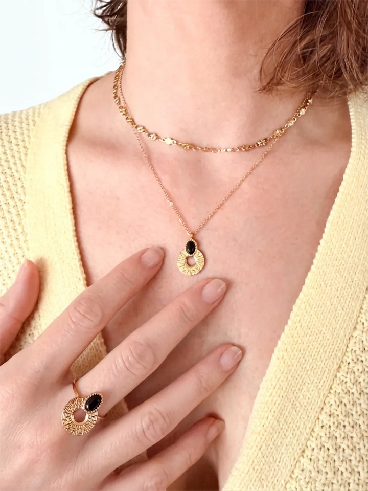 parure bijoux femme en acier inoxydable doré et noir avec bague fine et collier avec pendentif