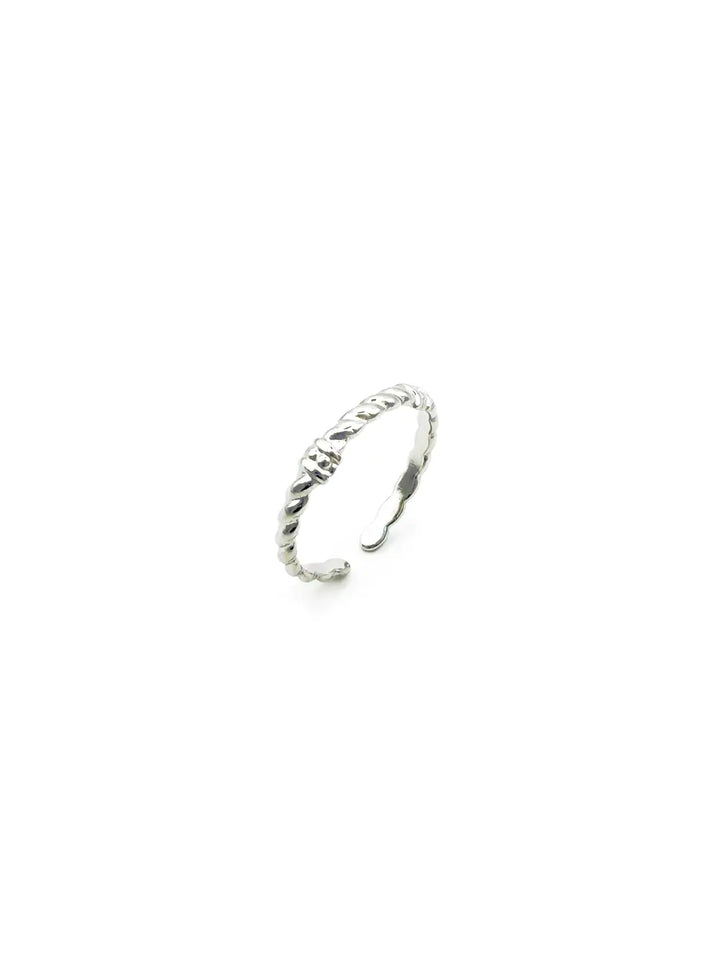 Bague fine torsadée à nœuds en acier inoxydable couleur argent