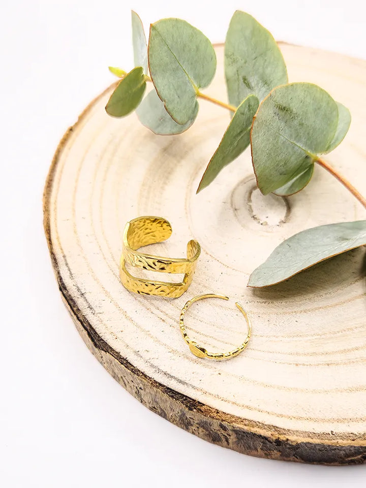 Bague fine dorée médaillon martelé – Acier inoxydable