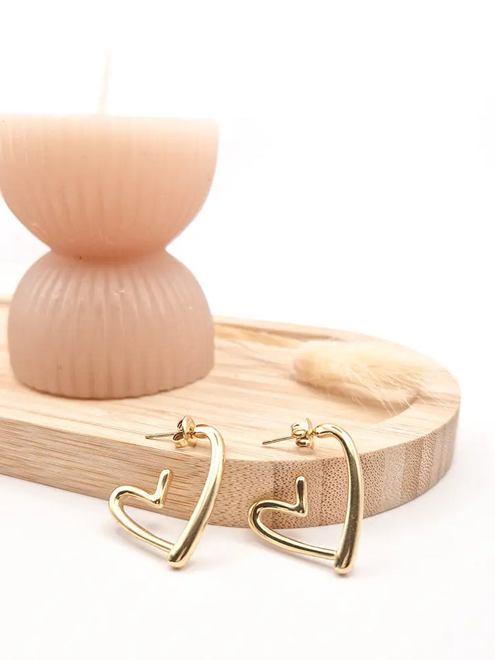 Boucles d’oreilles créoles dorées en forme de cœur signature
