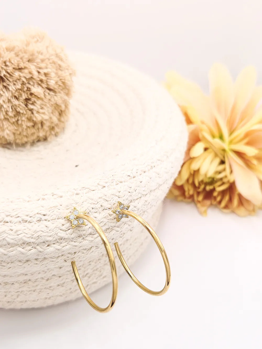 Boucles d’oreilles créoles acier doré étoile strass