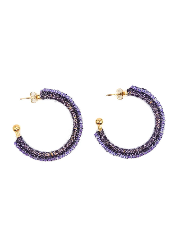 Boucles d’oreilles petite créole tissée perles violettes