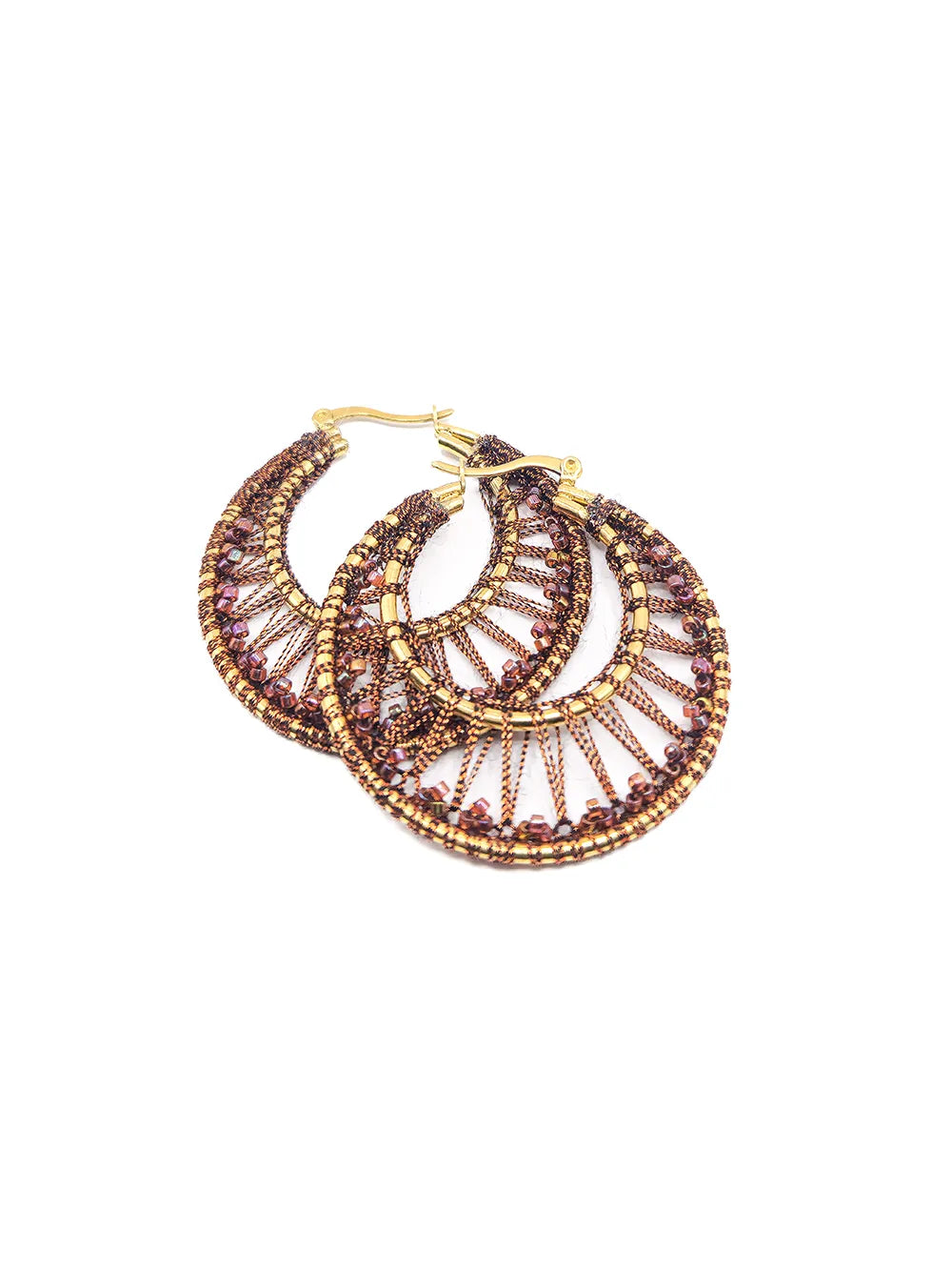 Boucles d’oreilles créoles dorées brodées main perles lit de vin