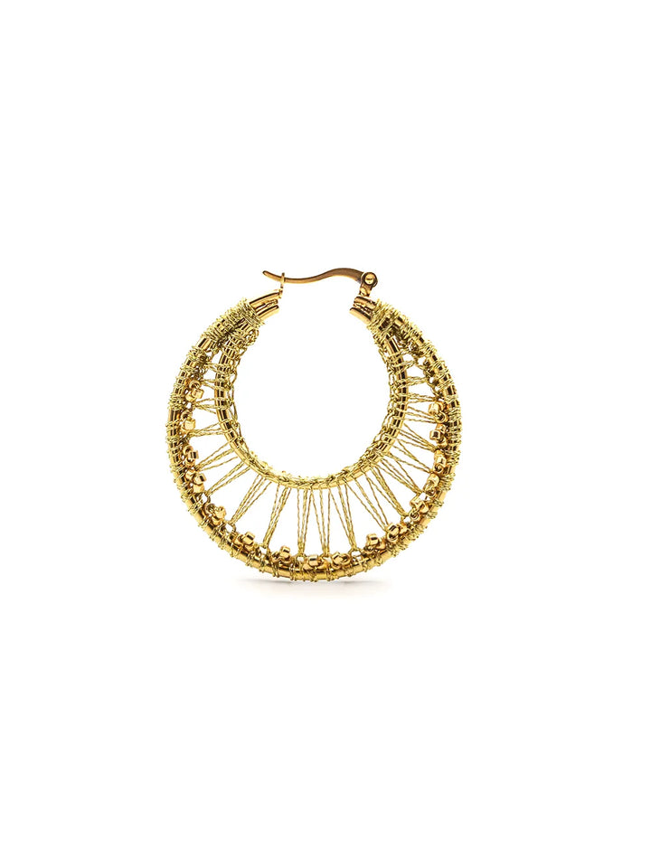 Boucles d’oreilles créoles dorées brodées main perles dorées