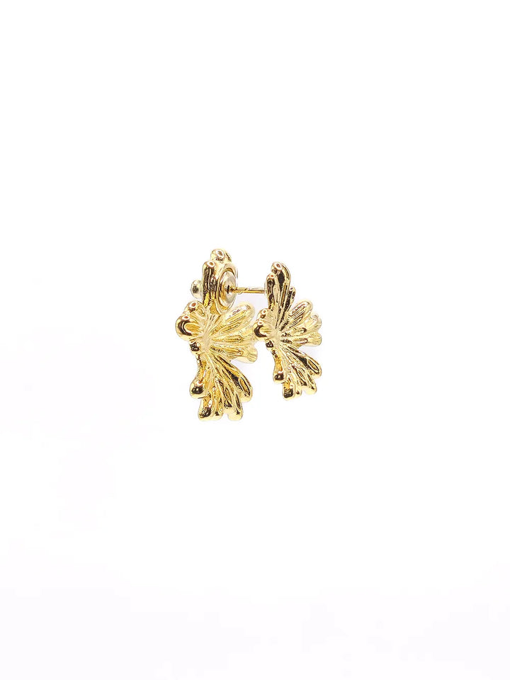 Détail boucles d’oreilles fleurs superposées effet double face