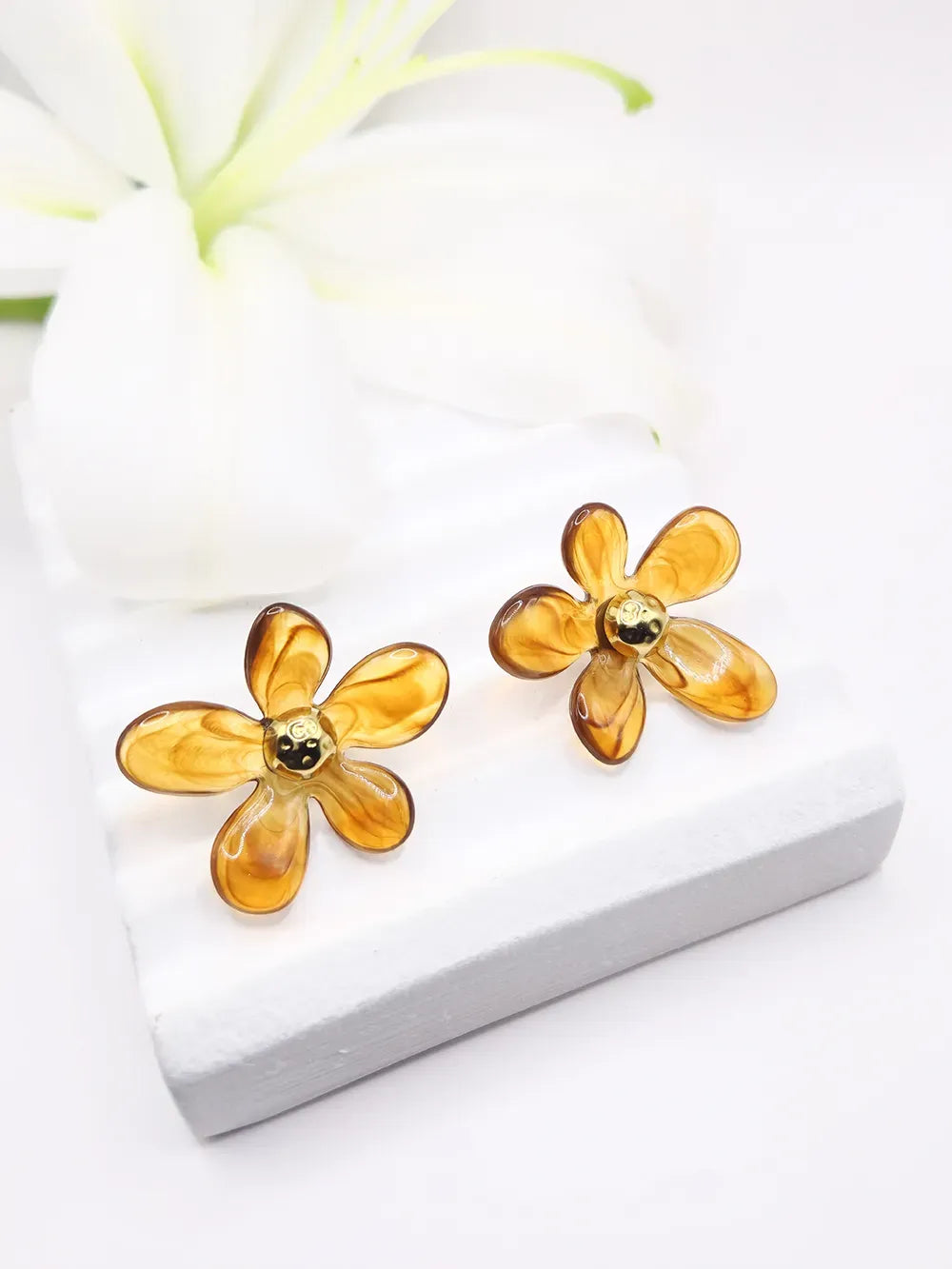 Boucles d’oreilles fleurs ambre doré
