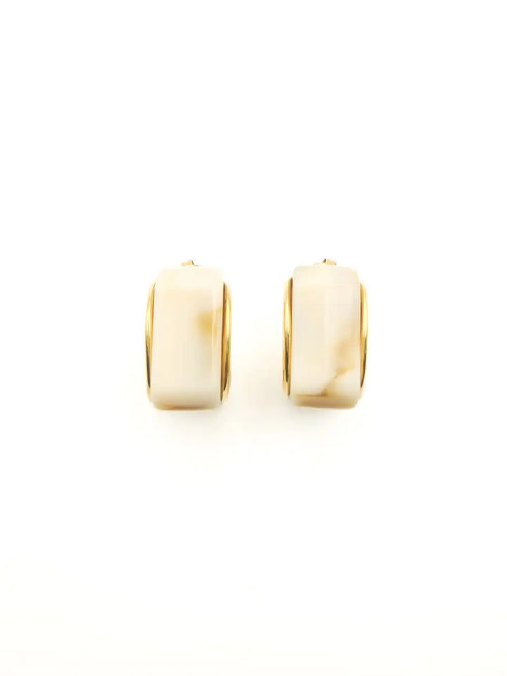 Boucles d’oreilles créoles carrées beige marbré