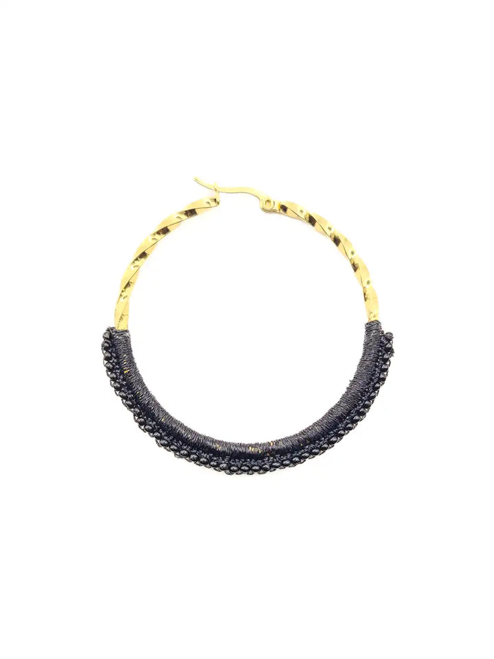 Boucles d'oreilles femme créoles dorées et tissage perles noires