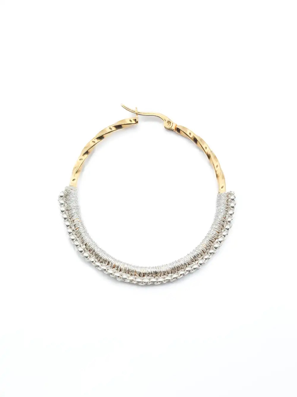 Créoles dorées torsadées et tissage perles argentées