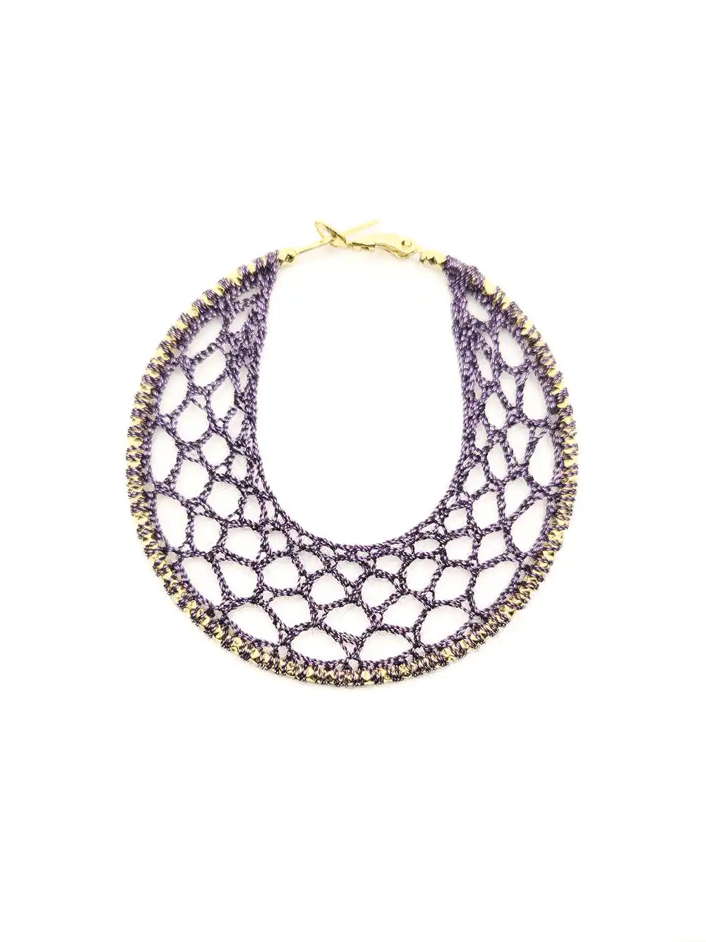 Grandes créoles dorées et dentelle violette fait main