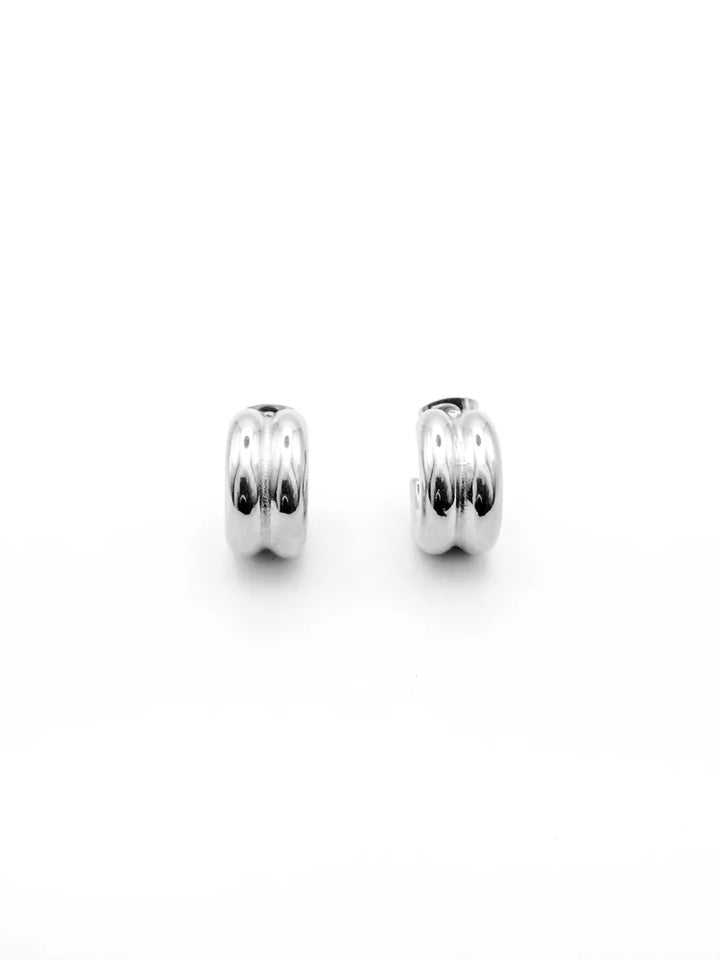 Boucles d’oreilles créoles épaisses finition argentée lisse