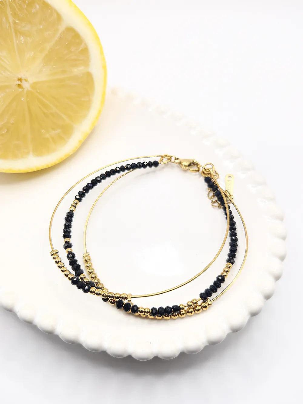 Bracelet femme doré trois joncs semi-rigides perles noires