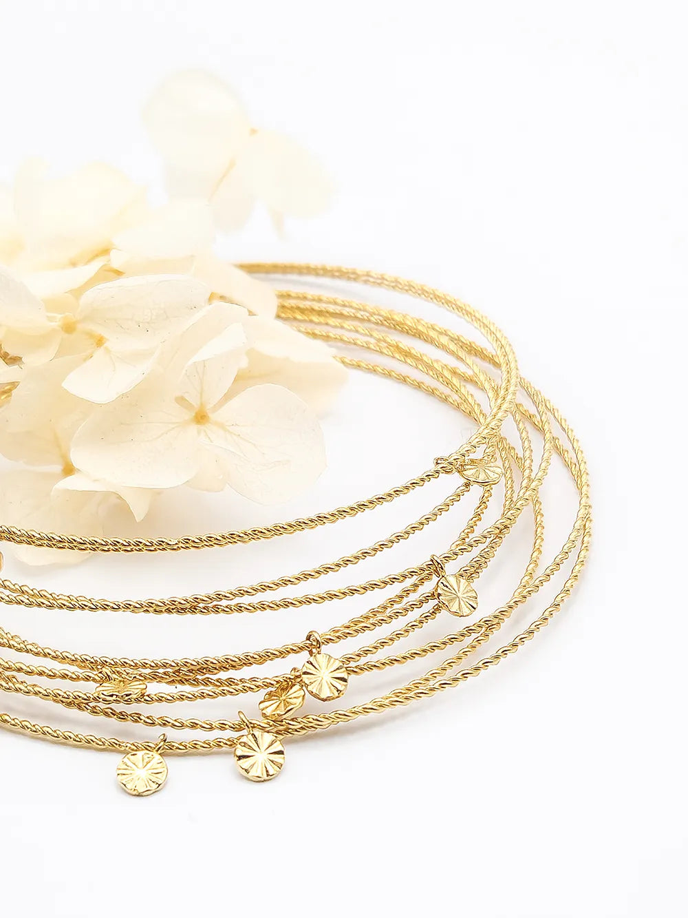 Bracelet femme doré joncs tressés et pampilles étoile