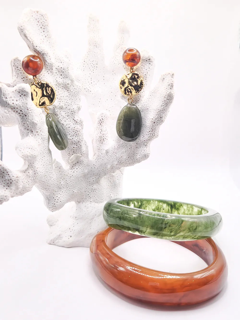 Bijoux fantaisie femme en résine vert et marron