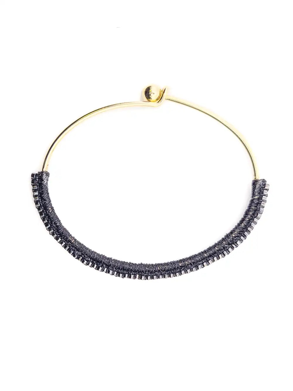 Bracelet jonc doré brodé de perles noires fait main