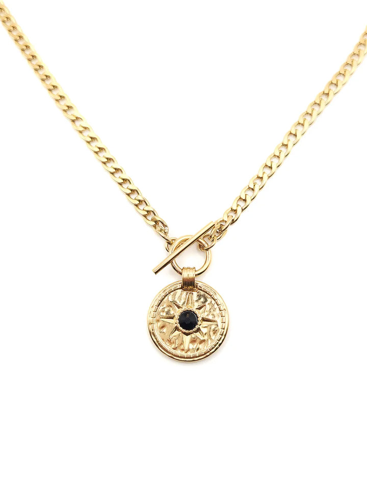 Collier doré en acier inoxydable avec médaillon étoile gravée et pierre noire