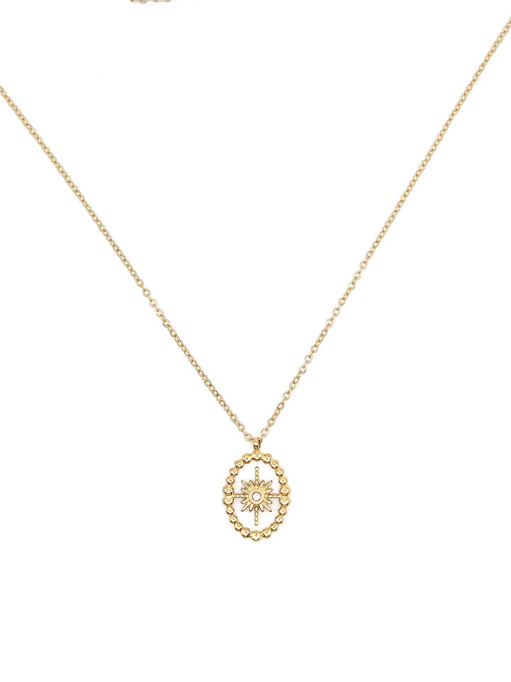 Collier doré avec médaillon perlé et étoile