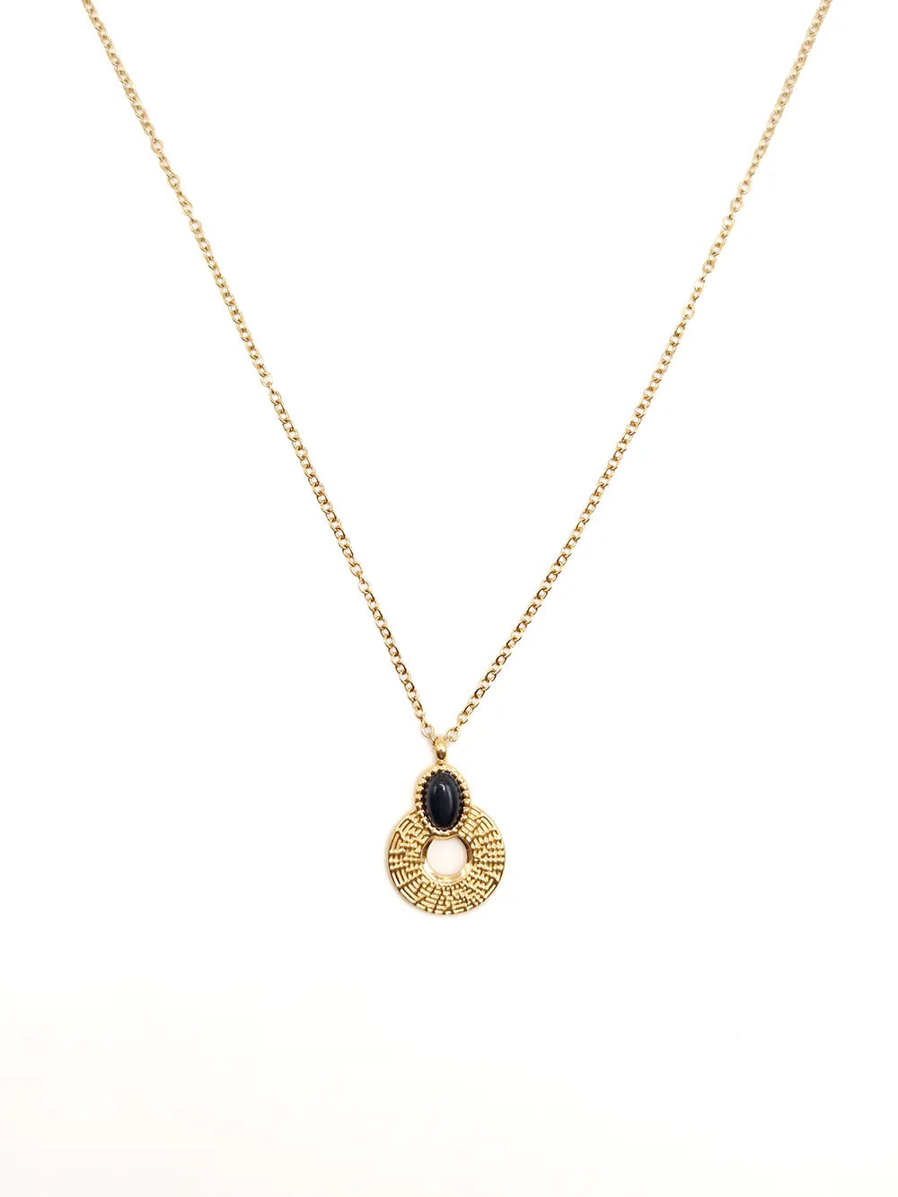 Collier chic pierre noire ovale et cercle strié doré