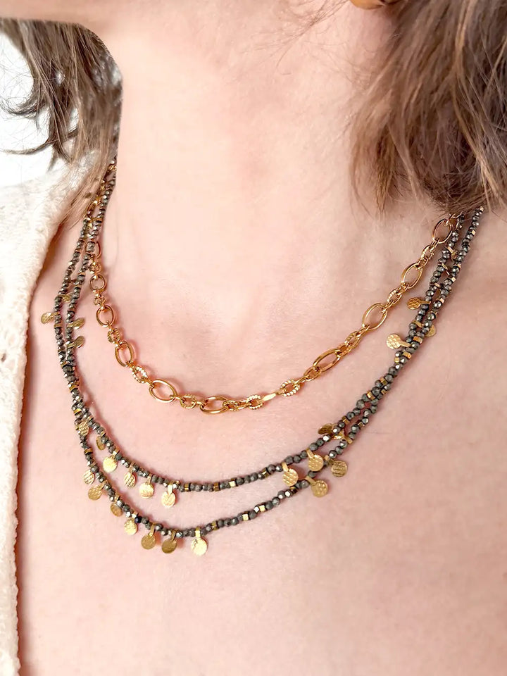 colliers chaine doré et sautoir perles pour femme tendance
