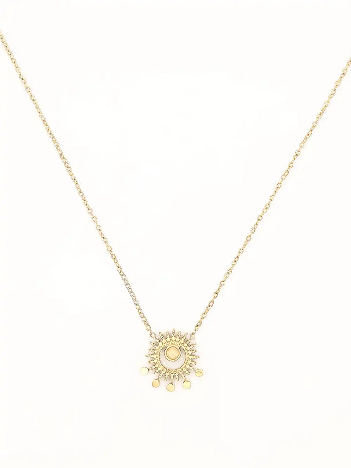 Collier doré pendentif soleil pierre rose