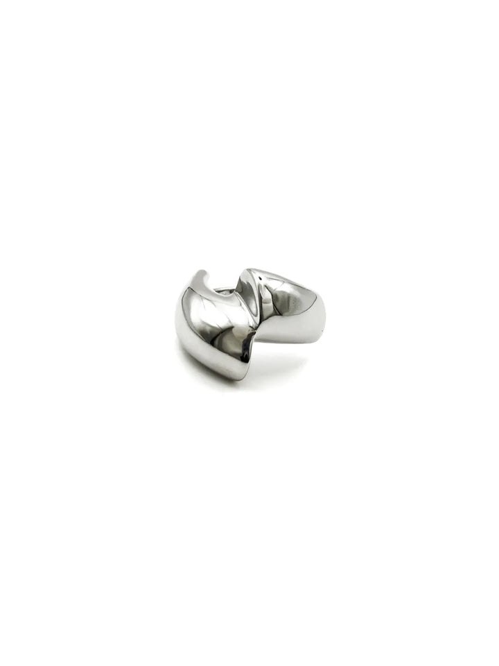 grosse bague femme en acier avec forme bombée et coupée