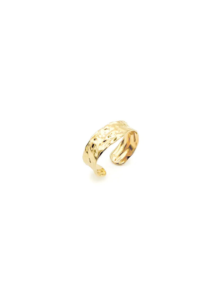 Bague fine ruban martelé dorée en acier inoxydable