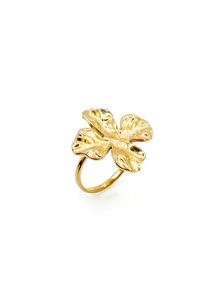 Bague fleur dorée pour femme avec quatre pétales sculptés, finition brillante et reliefs irréguliers