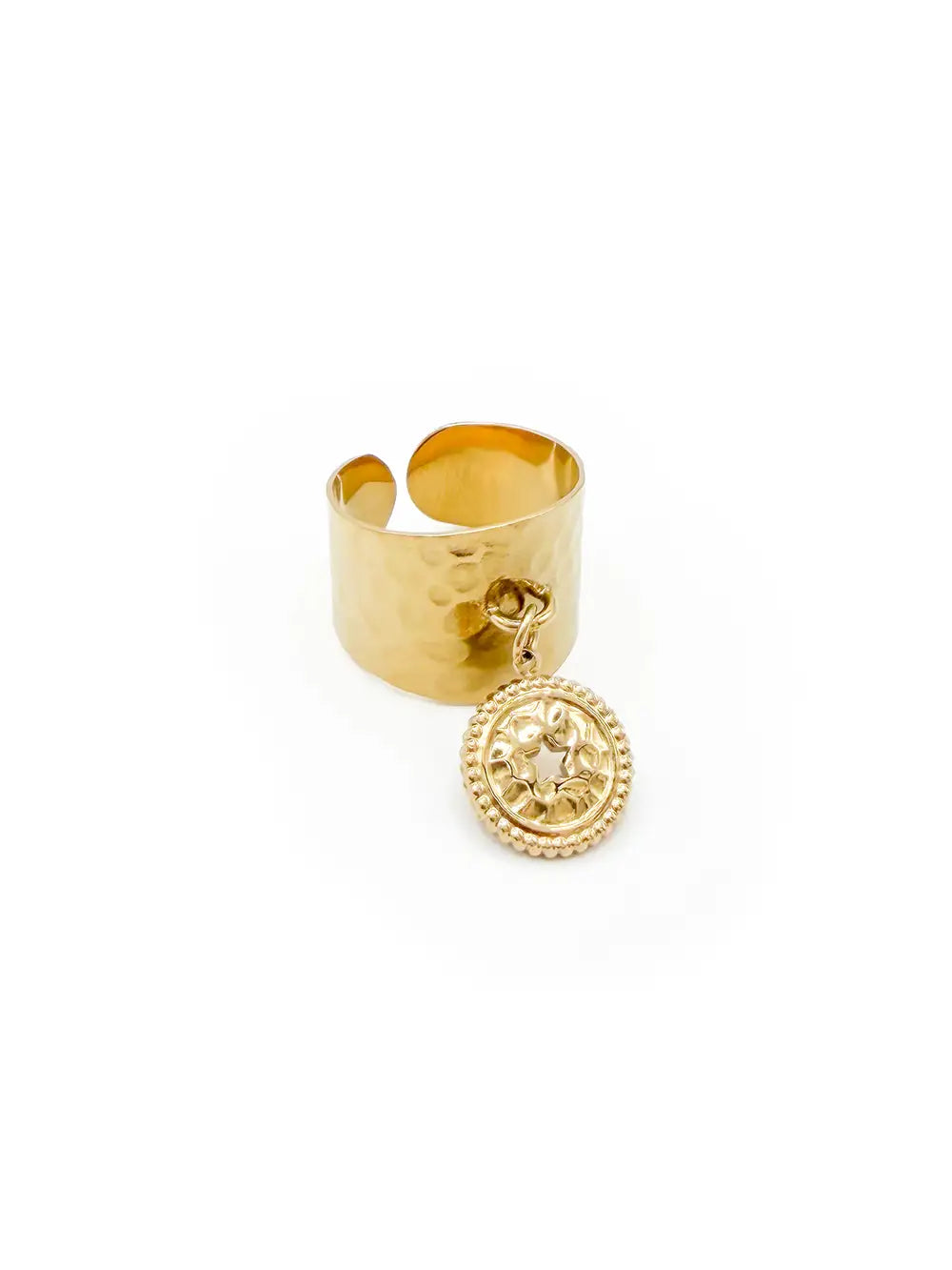 Bague médaillon étoile dorée pour femme avec anneau large martelé et pendentif rond suspendu