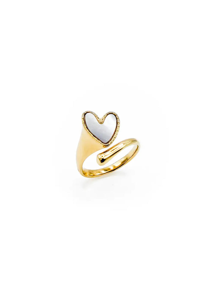 Bague cœur blanche et dorée pour femme avec motif cœur aux reflets nacrés et anneau asymétrique