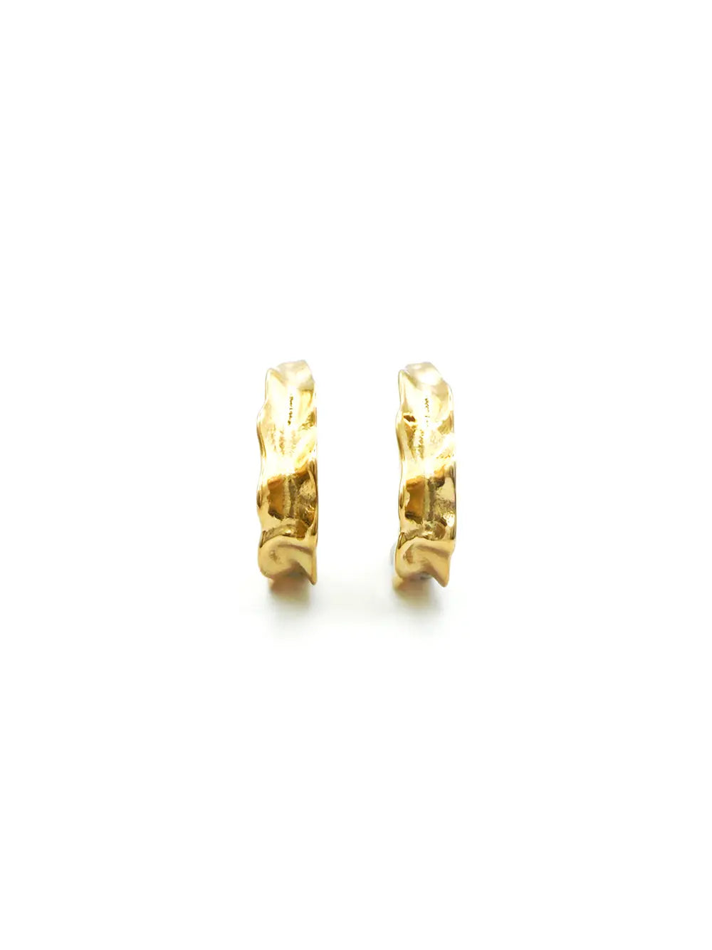 Boucles d’oreilles manchette dorée texture organique corail