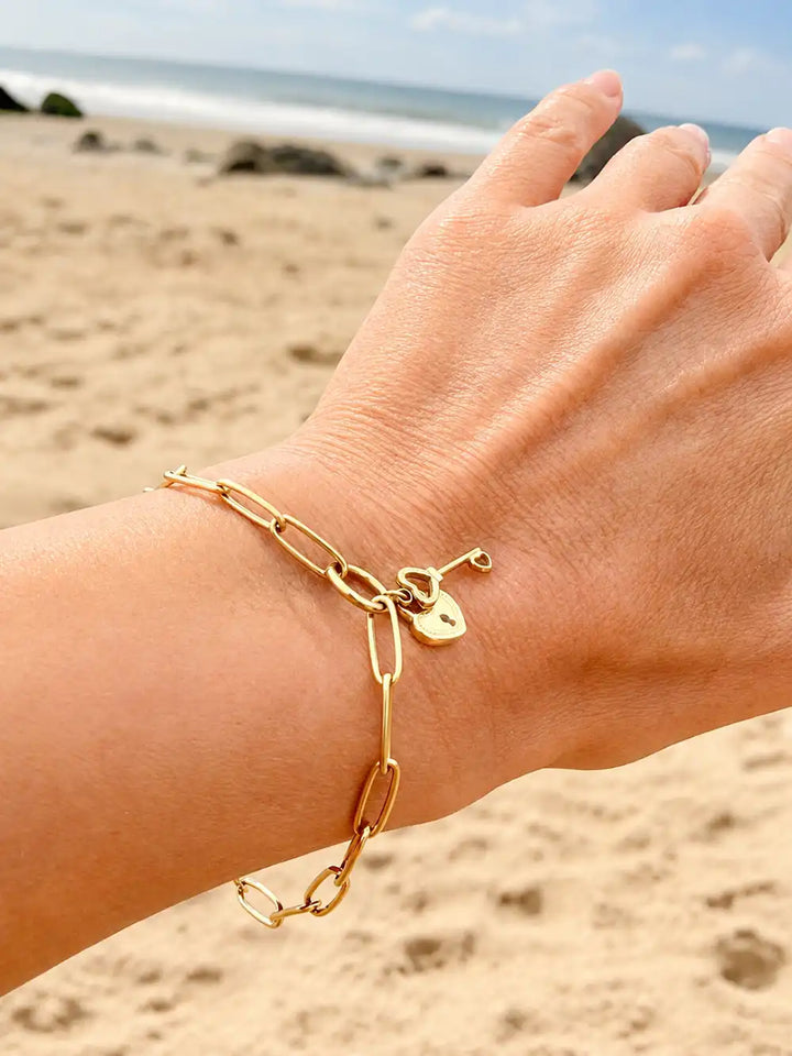 Bracelet femme chaîne doré avec cadenas et clé coeur