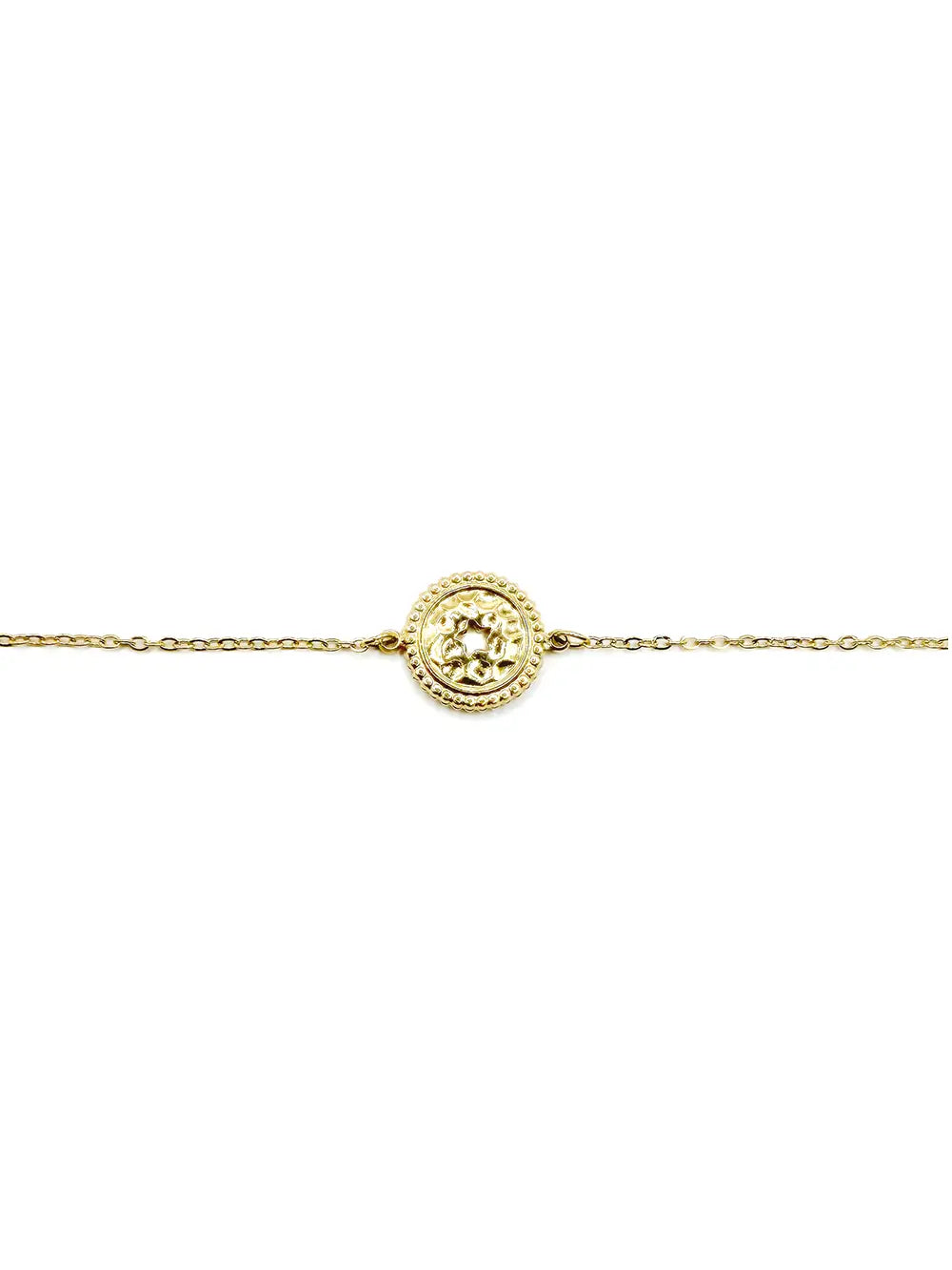Bracelet doré avec médaillon rond et étoile ajourée