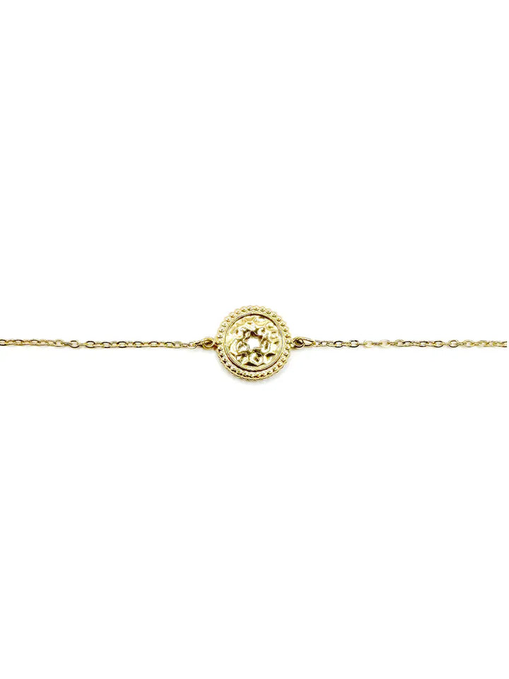 Bracelet doré avec médaillon rond et étoile ajourée