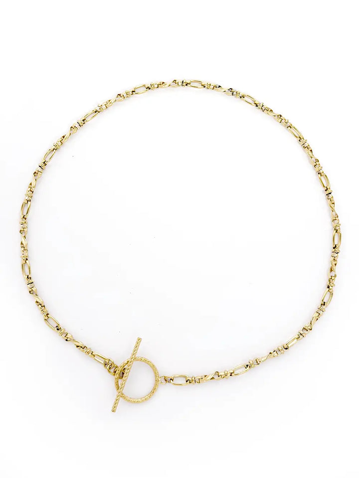 Collier chaîne dorée avec fermoir cercle et barre
