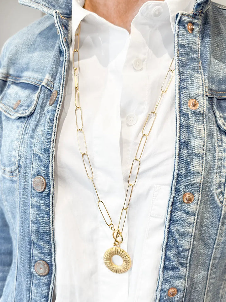 Grand collier sautoir femme grosse maille et pendentif coquillage en acier inoxydable couleur or
