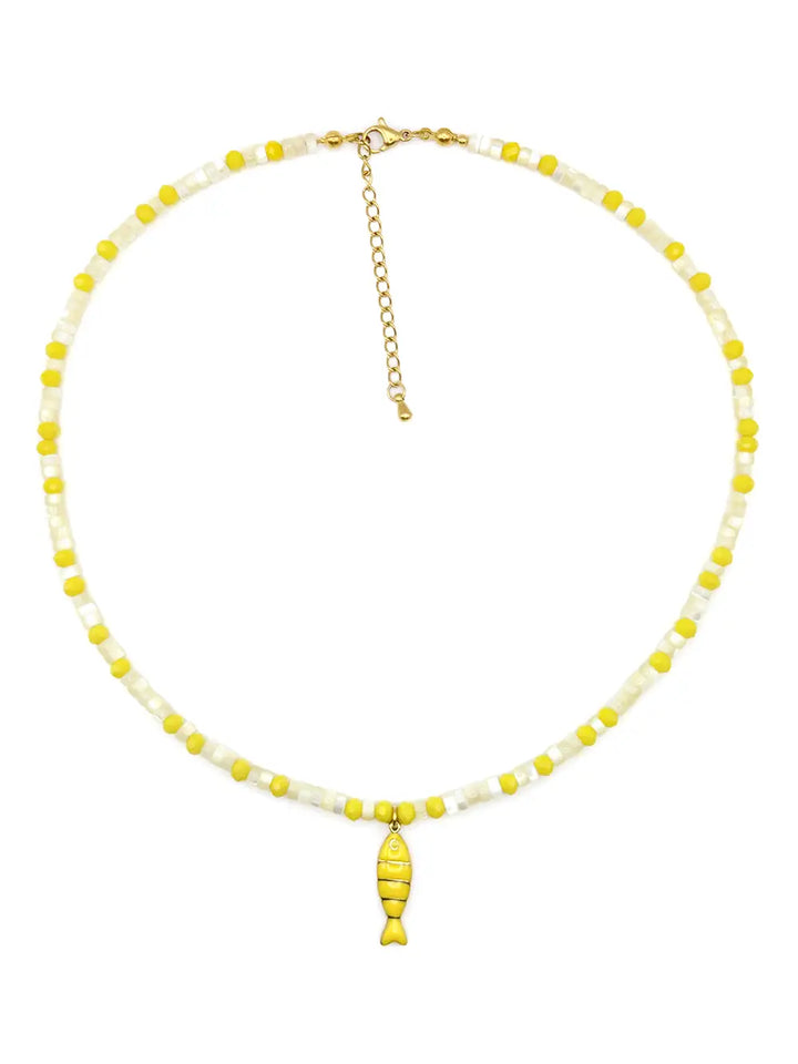 collier jaune en perles facettées avec pendentif poisson