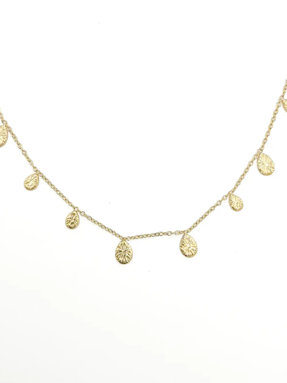 Collier chaîne fine dorée avec pampilles gouttes