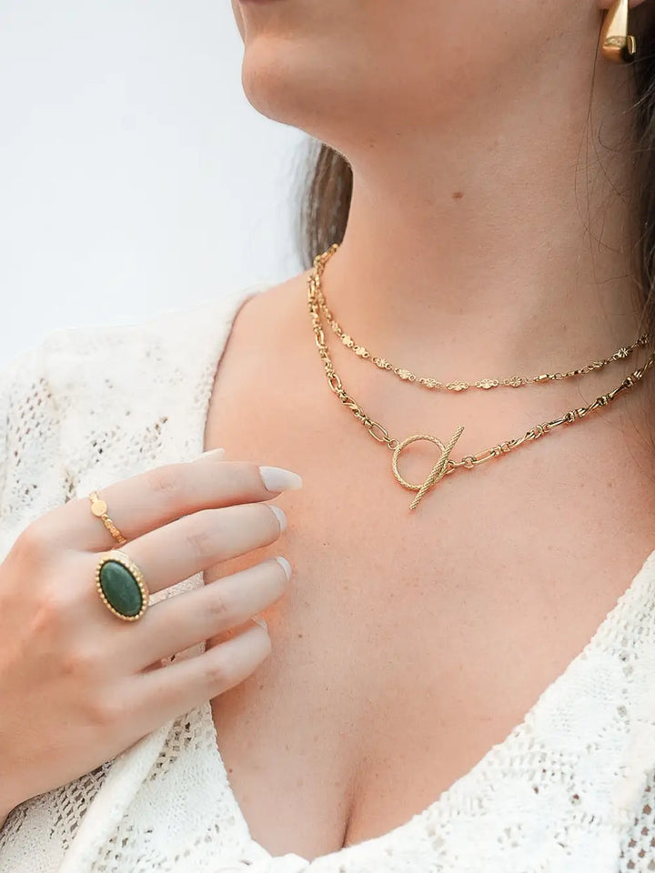 Collier chaîne maillons torsadés et fermoir toggle doré
