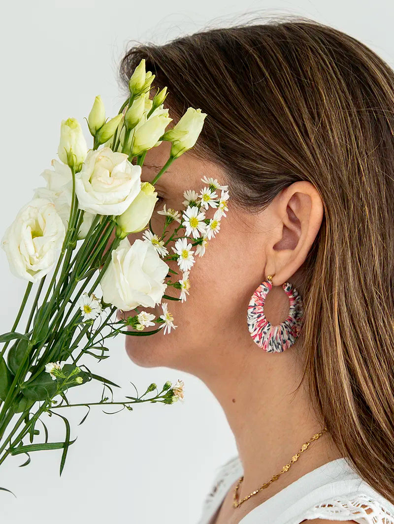 Boucles d’oreilles créoles dorées tissu Liberty rose