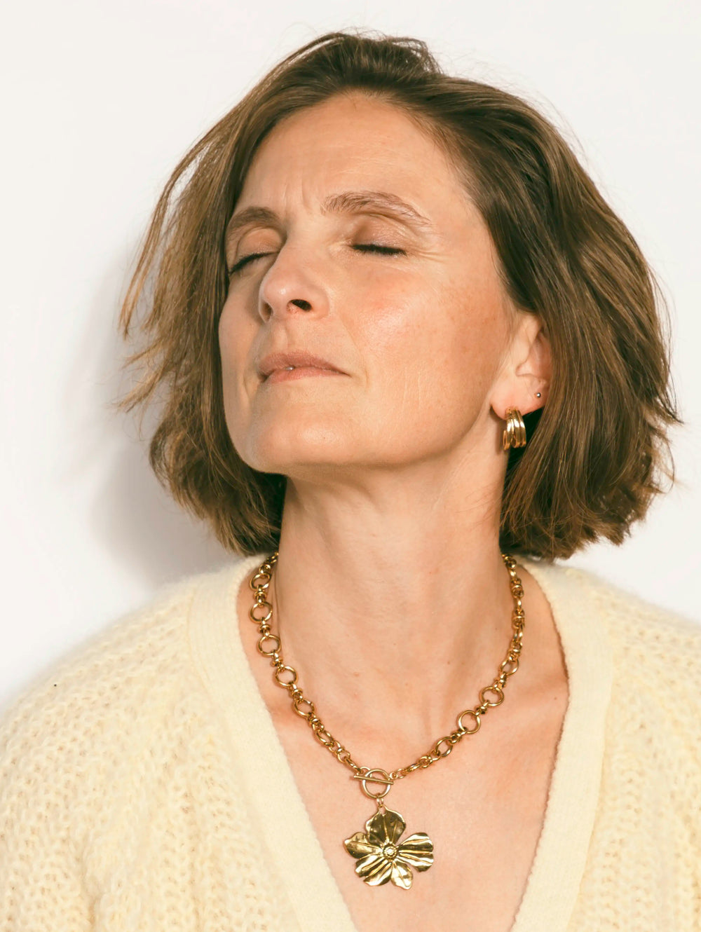 collier femme doré grosse maille et pendentif fleur